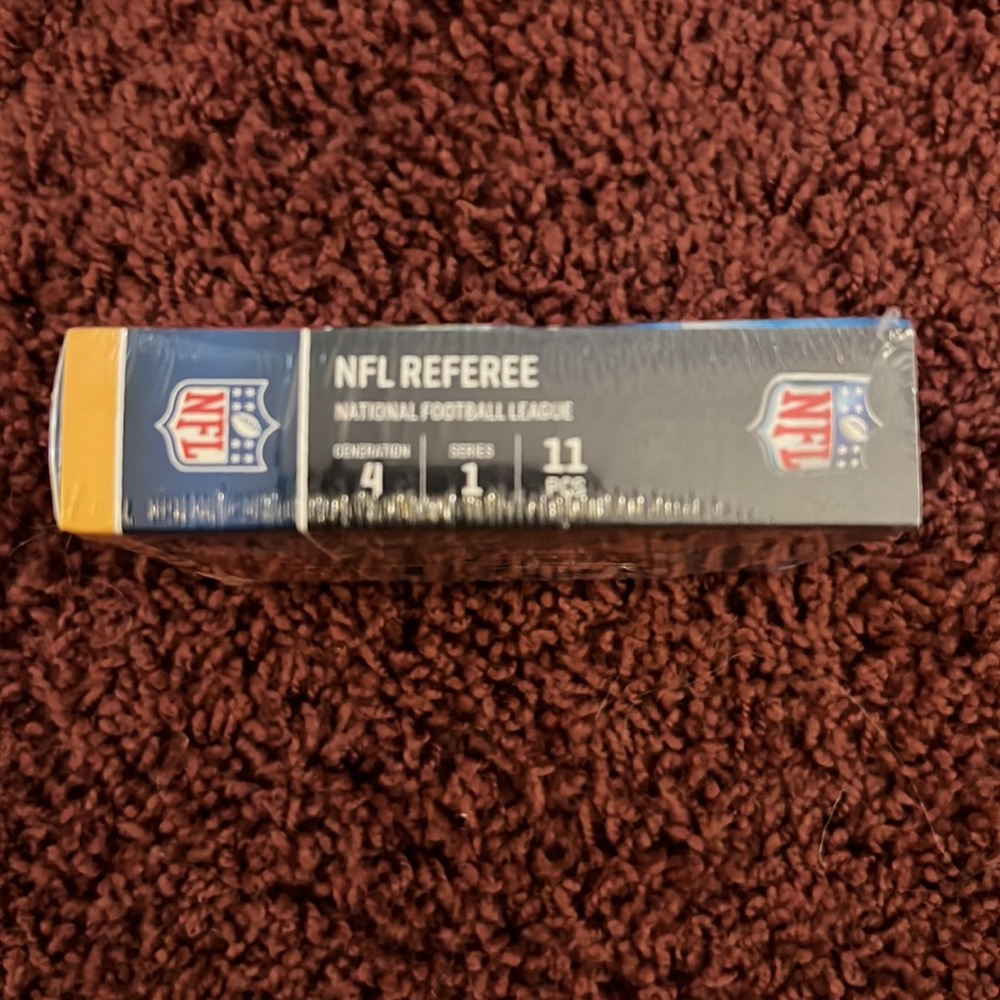 NFL Referee Mini Buildable Figure - Picture 3 of 6